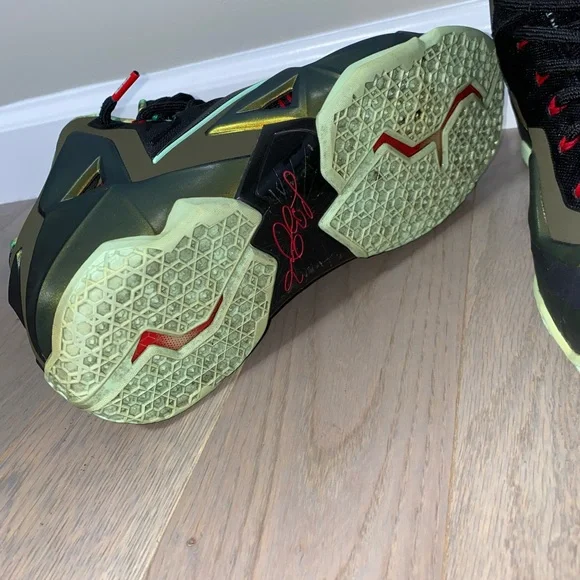 Lebron XI - Picture 11 of 16